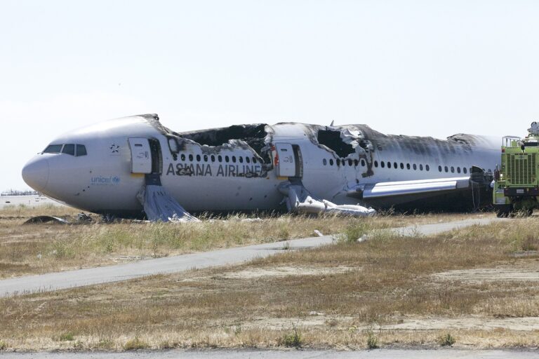 1920px-NTSBAsiana214Fuselage2