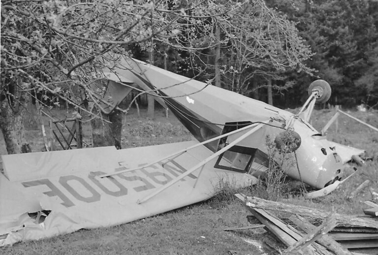 4volvos-plane-crash-514783