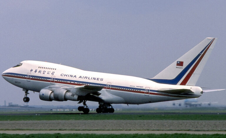 China_Airlines_Boeing_747SP-09_N4522V_at_Amsterdam_Airport_Schiphol_(AMS)_on_1_May_1984