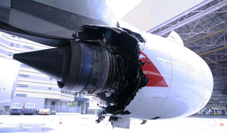 Qantas_Flight_32_engine_damage_-_4_Nov_2010 (1)