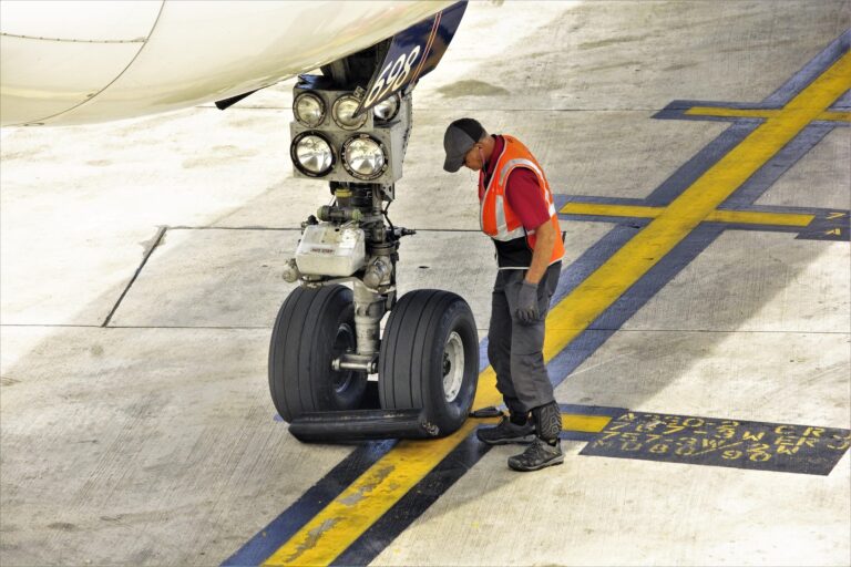 scottslm-landing-gear-4455332_1920