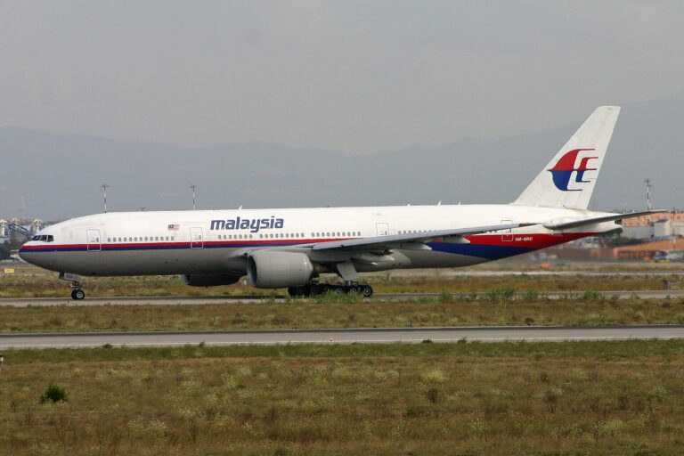 1920px-Boeing_777-2H6ER_9M-MRD_Malaysian_(6658105143)