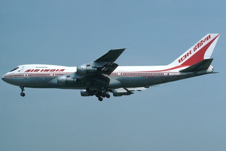 Air_India_Boeing_747-237B_VT-EFO__Emperor_Kanishka__at_London_Heathrow_Airport_on_21_July_1984