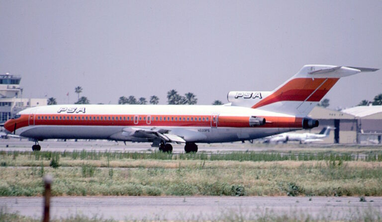 N533PS_June_1978_Boeing_727-2_Pacific_Southwest_Airlines_(cropped)